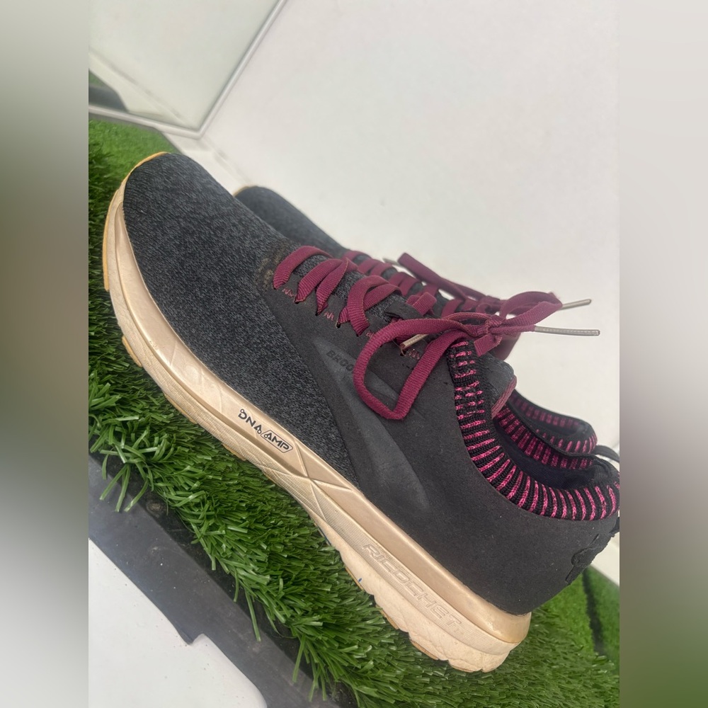 Brooks Womens Ricochet LE Road Running Shoes Size 9 Women Black